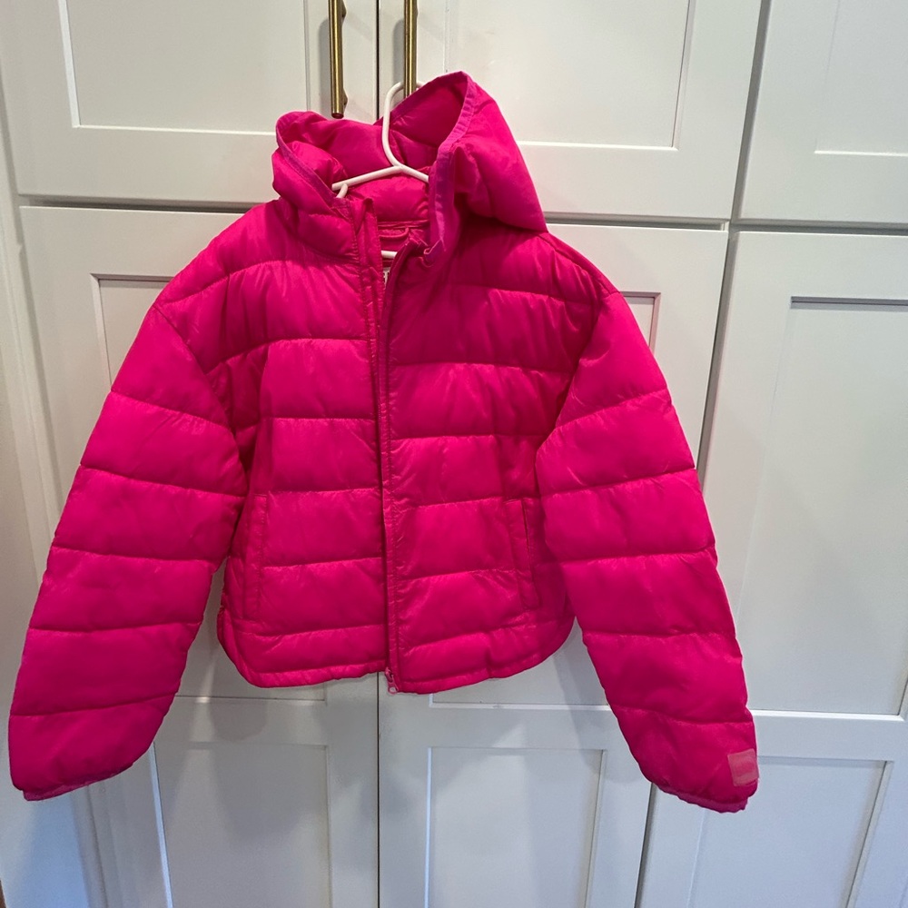 GAP Kids Lightweight Puffer Jacket in hot pink in size M